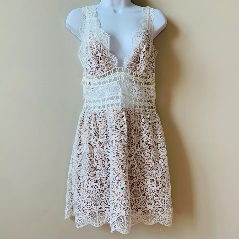 [Moving Sale] For Love&Lemons Lace Pattern Sleeveless Mini Dress - Picture 2 of 7